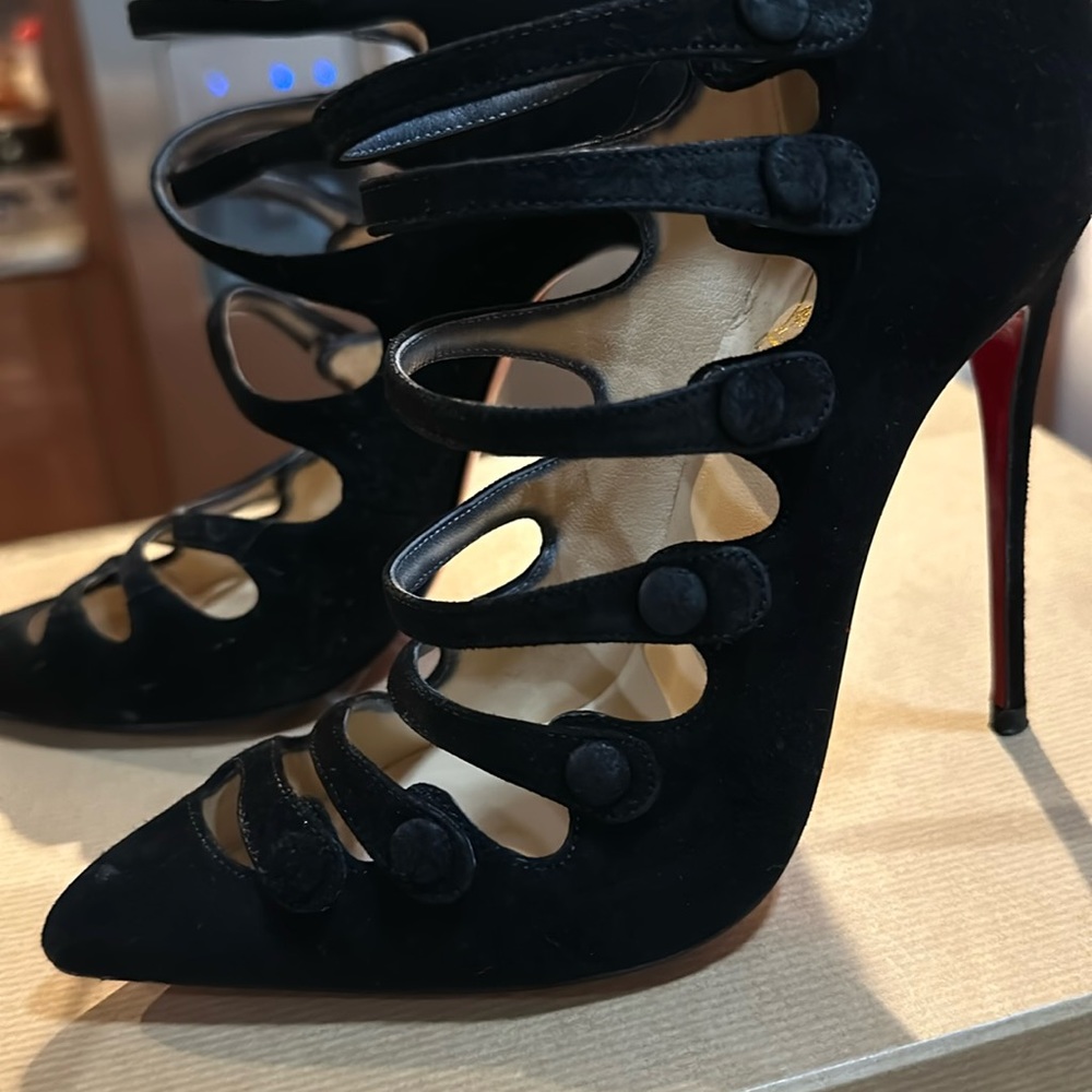 Red bottoms - Picture 2 of 8